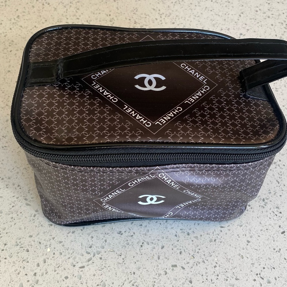 Small Makeup Traveling Bag in Black